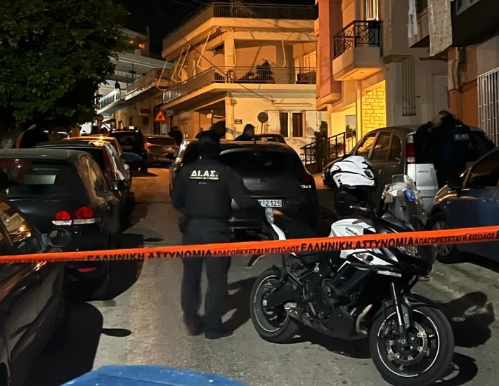 Φονικό στην Ηλιούπολη: Μητέρα και γιος βρέθηκαν νεκροί από πυροβολισμό