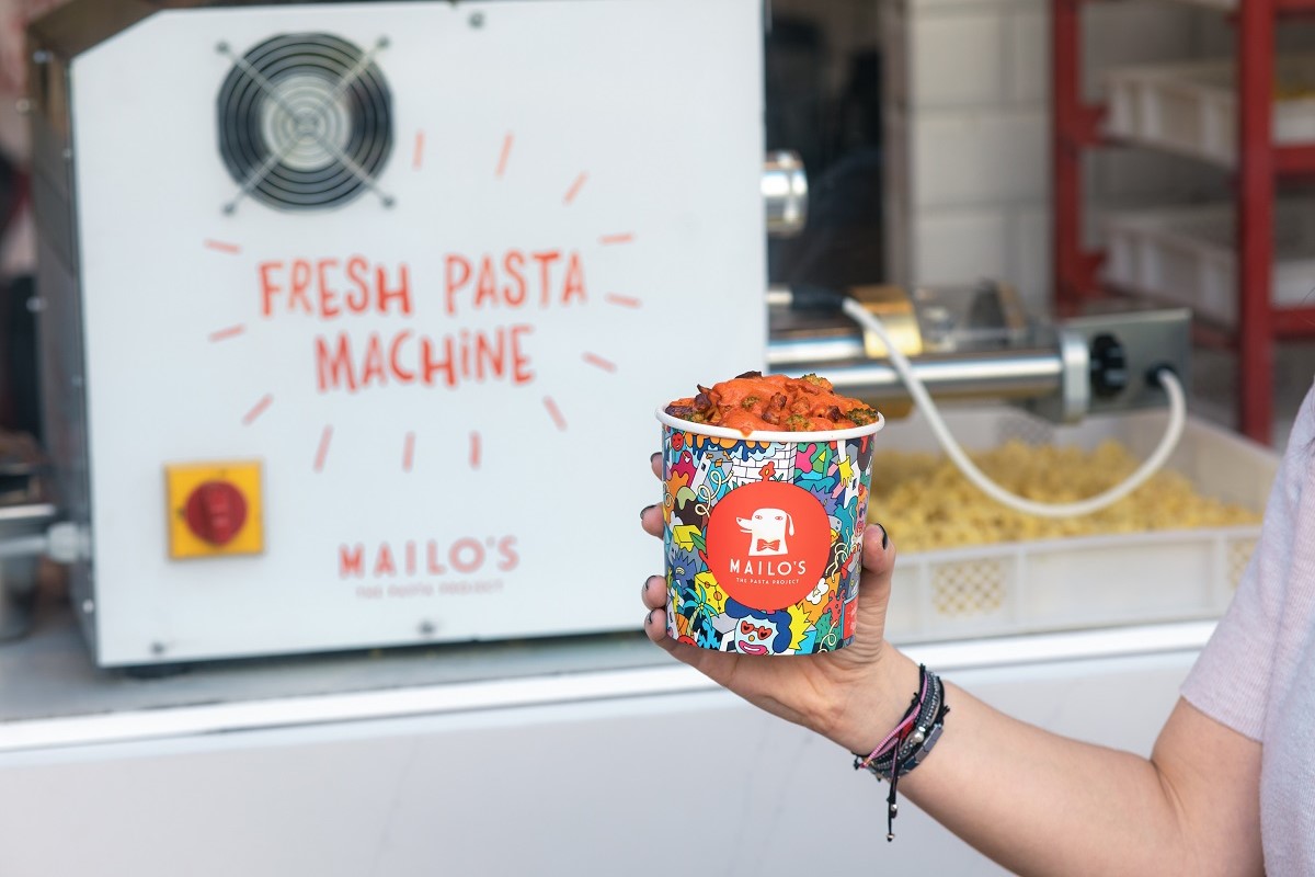 Τα Mailo’s σε κάνουν σεφ της δικής σου μακαρονάδας με ένα συλλεκτικό cup που αποθεώνει το street style