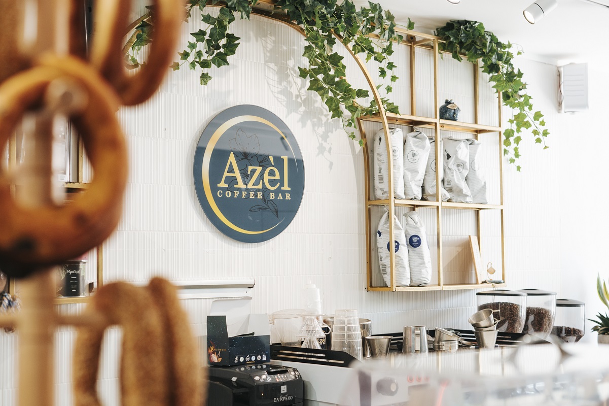 Azèl: Το νέο στέκι της Γούναρη για πρωινό καφέ και after office drinks