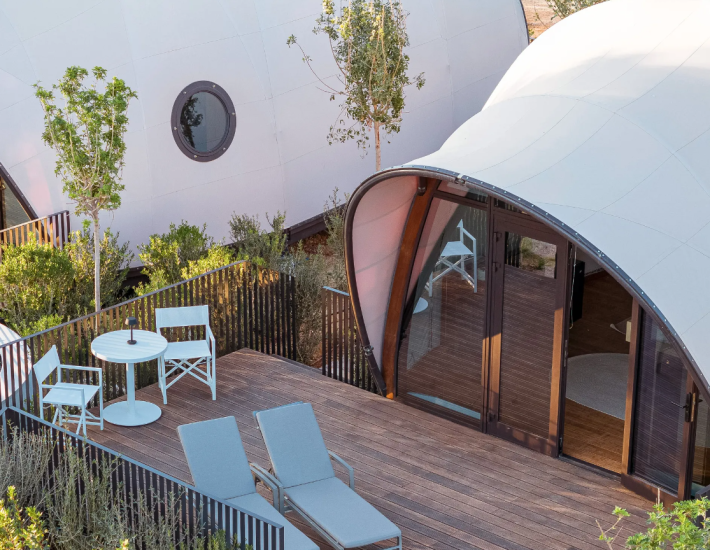 91 Athens Riviera: Πόσο θα πληρώσουμε για να μείνουμε στο πολυτελέστερο «κάμπινγκ» της Ελλάδας