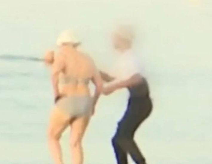 Άλιμος: Άνδρας κλέβει αλυσίδα γυναίκας on camera