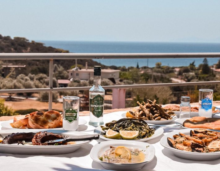 Η Αντιγόνη στο Θυμάρι σερβίρει θαλασσινά από το 1976