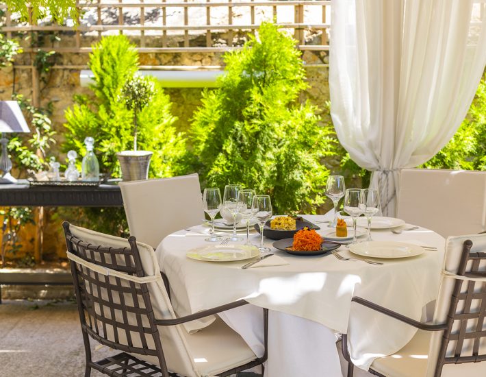 Πρεμιέρα: Αυθεντική ρώσικη κουζίνα σε μια κρυμμένη αυλή στην Καλλιθέα