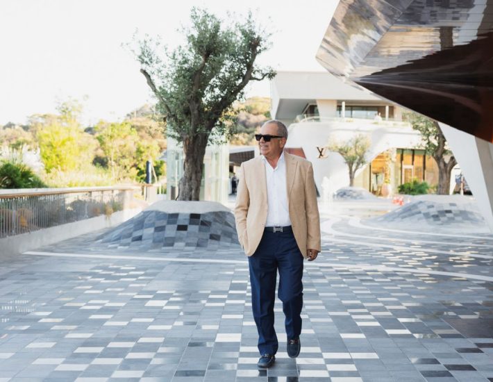 Γιάννης Ρεβύθης: Η πορεία από το πρώτο μεσιτικό γραφείο στον Πειραιά το 1989 έως τη Μαρίνα Βουλιαγμένης