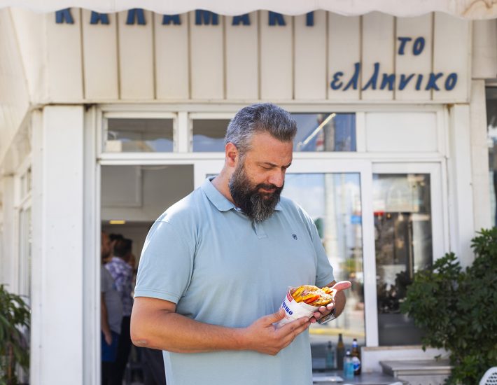 Γιώργος Θεοδωρόπουλος: Ο Greek Master Chef που έχει αποστολή να βρει σουβλάκι καλύτερο από του Ελληνικού