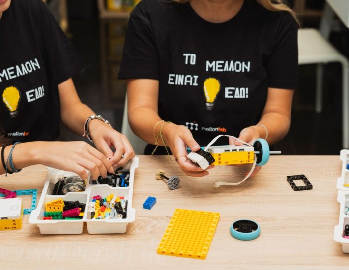 Γιατί το MellonLab σαρώνει τα βραβεία Ρομποτικής