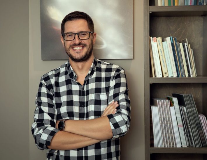 Ο Παντελής Λυκουριώτης συστήνει στα παιδιά τον μαγικό κόσμο του σκακιού