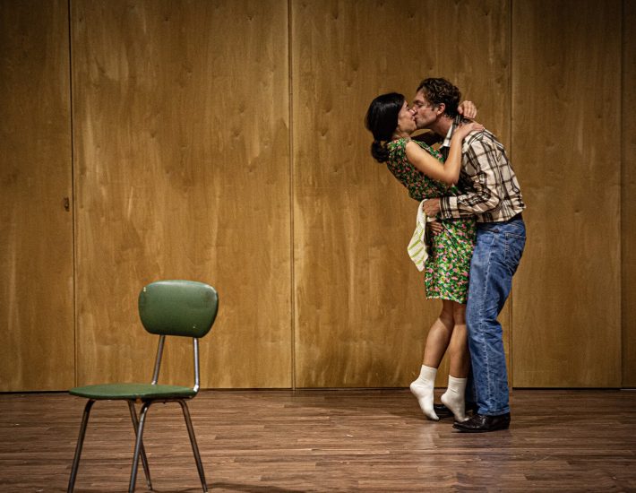 Θεατρικός χειμώνας 2024: Οι παραστάσεις που δεν πρέπει να χάσεις φέτος