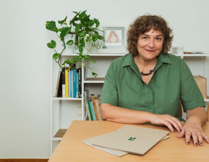 Η αρχιτέκτονας Τίνα Βαρδαλάχου πιστεύει ότι οι άνθρωποι αξίζουν καλύτερα σπίτια για να μένουν