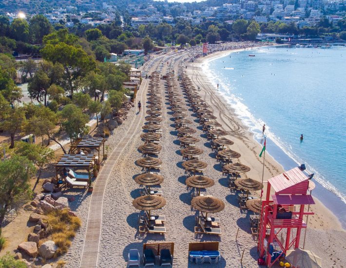 Ακτή Βουλιαγμένης: Οι τιμές εισόδου για το καλοκαίρι 2025