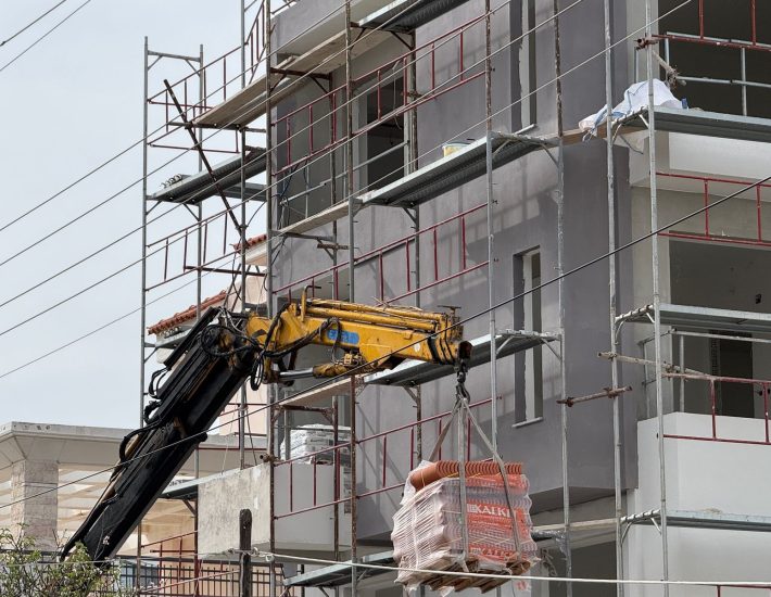 Πώς έγινε το θανατηφόρο δυστύχημα με τον γερανό και τα καλώδια στη Βούλα