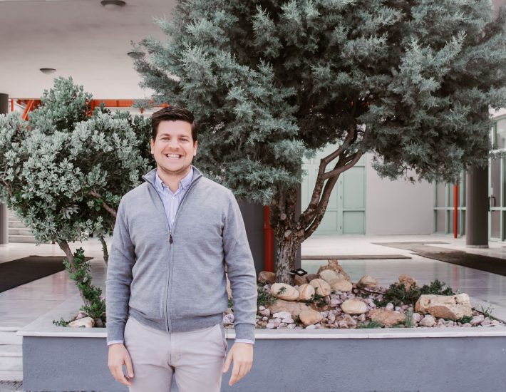 Δημήτρης Παπαχρήστου: Ο νεότερος δήμαρχος της Ελλάδας θέλει να αλλάξει τα πάντα στον Δήμο Σαρωνικού