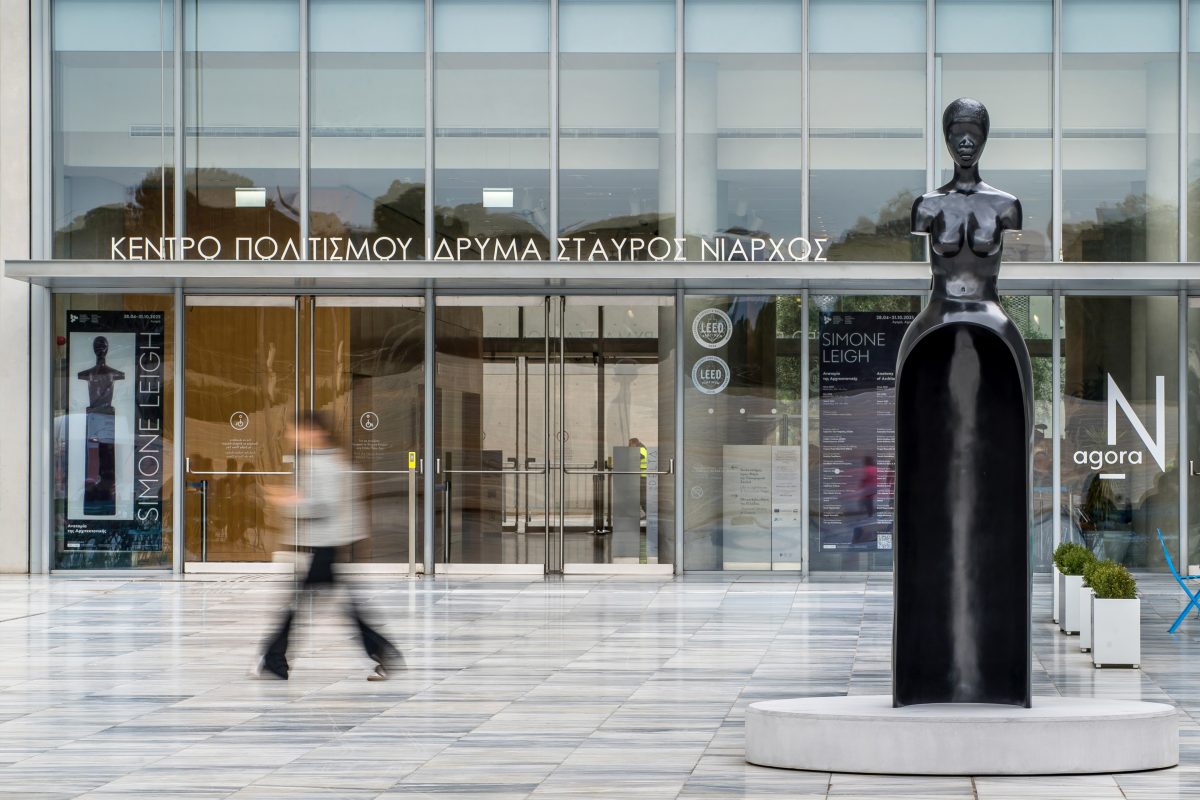 Τι είναι τα τρία γλυπτά που τοποθετήθηκαν στο ΚΠΙΣΝ