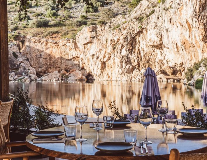 abraOvata: A culinary journey of depth completes the dreamlike setting of Lake Vouliagmeni