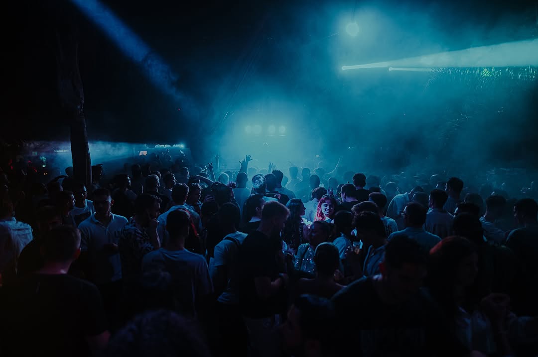 Το Bolivar Beach Club αυτή την εβδομάδα χορεύει στους εκρηκτικούς ρυθμούς των Nick Warren & TRYM