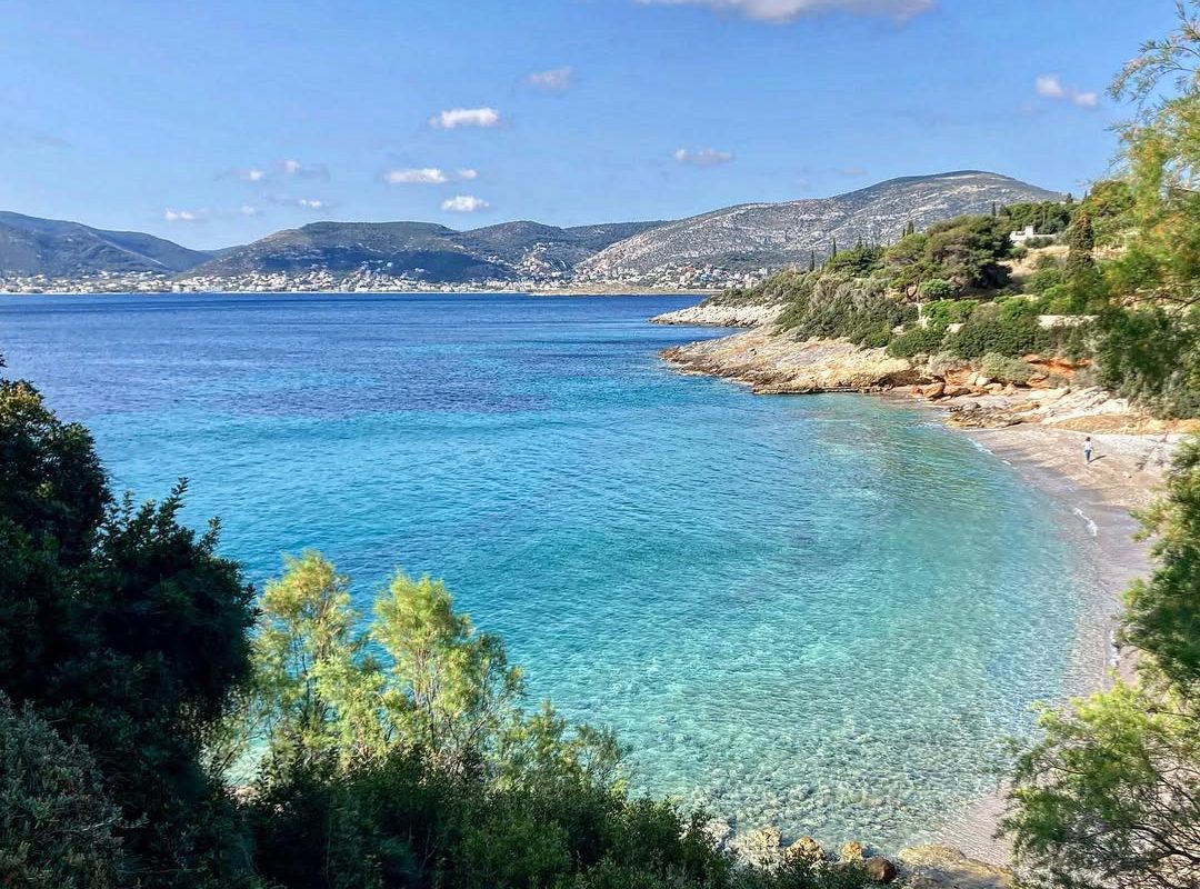 3 παραλίες κοντά στην Αθήνα για τα πρώτα μπάνια του Ιουνίου