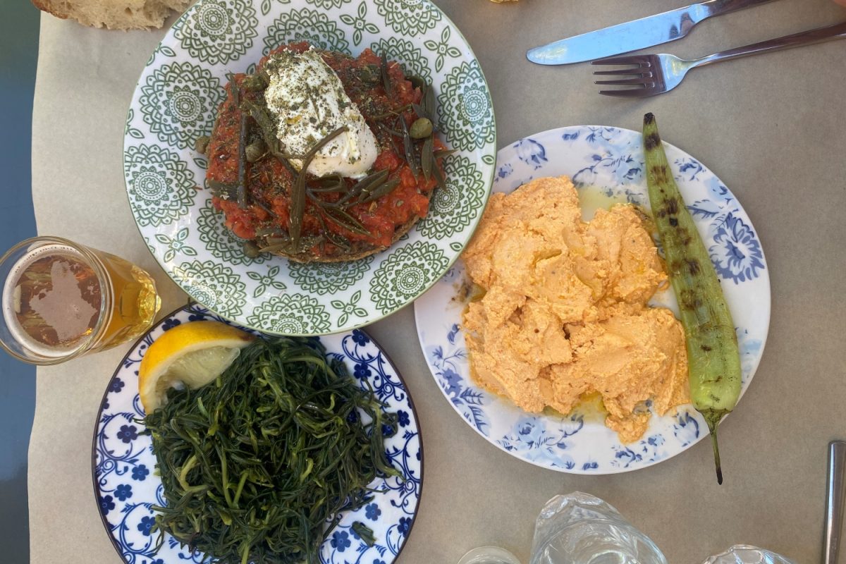 Ευλαλία: Σε μια μονοκατοικία πάνω από το Μετς έχει ανοίξει ένα μεζεδοπωλείο που δεν το έχεις πολυδεί στο TikTok