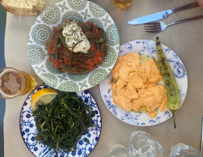 Ευλαλία: Σε μια μονοκατοικία πάνω από το Μετς έχει ανοίξει ένα μεζεδοπωλείο που δεν το έχεις πολυδεί στο TikTok