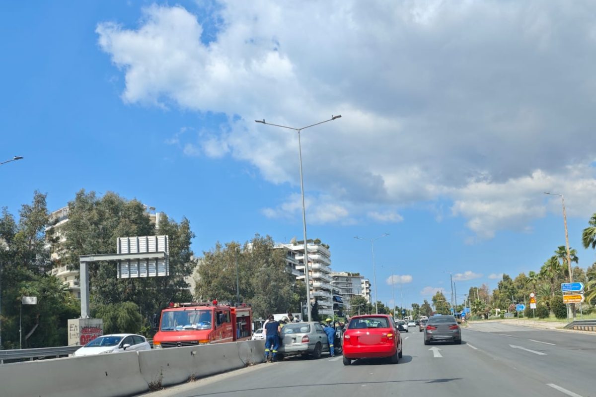 Τροχαίο στην παραλιακή: Αυτοκίνητο προσέκρουσε στο διαχωριστικό διάζωμα