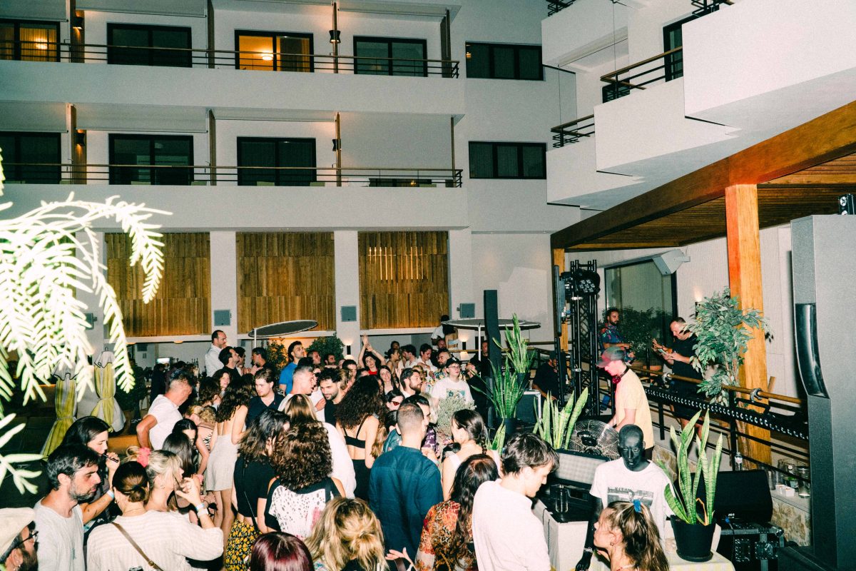 Odyssey vol.3: Το πιο ξεσηκωτικό midweek πάρτι του καλοκαιριού έρχεται στην πισίνα του Ace Hotel με Horse Meat Disco & Ellie Stokes