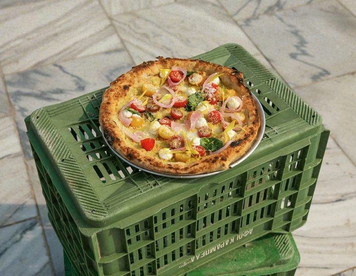 Τα νέα μαγαζιά της Αθήνας για φαγητό και ποτό: Από κινηματογραφικό μπαρ μέχρι κρητικό καφενείο