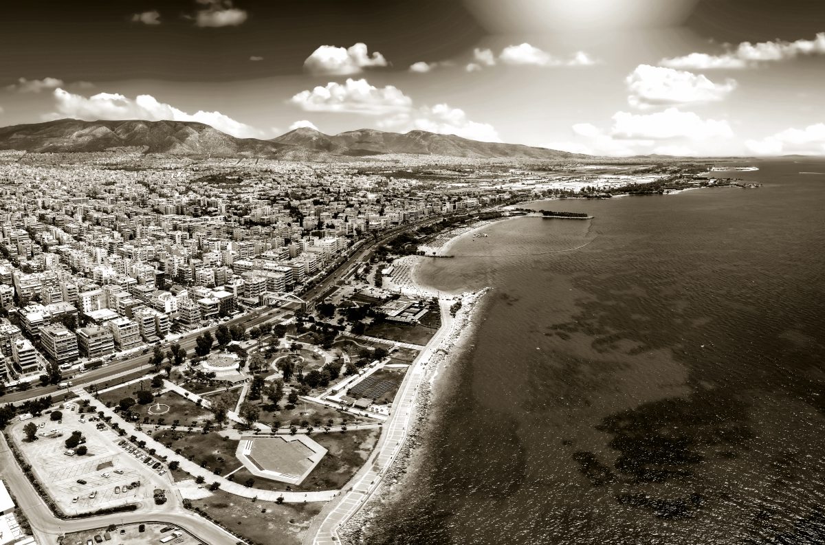 Η οσμή αερίου, ο νέος Κώδικας Τοπικής Αυτοδιοίκησης και ο πόλεμος για την Ακτή Βουλιαγμένης
