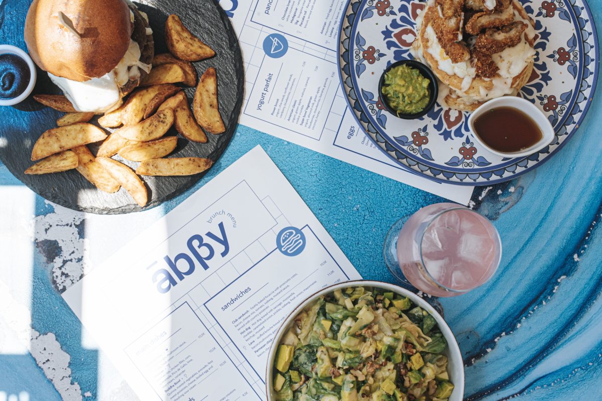 Το Abby επιστρέφει με ανανεωμένο brunch menu για να κάνει πράξη το φθινοπωρινό slow living