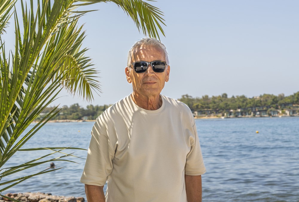 Δημήτρης Κωνσταντάρας: Ο μετρ του θρυλικού La Bussola θυμάται τα στέκια της παλιάς Γλυφάδας