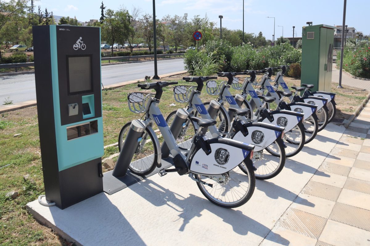 Άλιμος: Πού βρίσκουμε τα νέα δωρεάν κοινόχρηστα ηλεκτρικά ποδήλατα