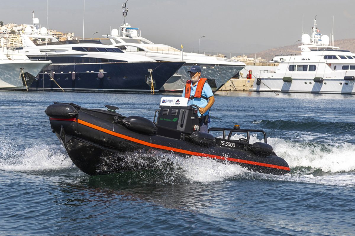 Μαρίνα Φλοίσβου: Αυτό είναι το πρώτο ηλεκτροκίνητο σκάφος υπηρεσίας σε ελληνική μαρίνα