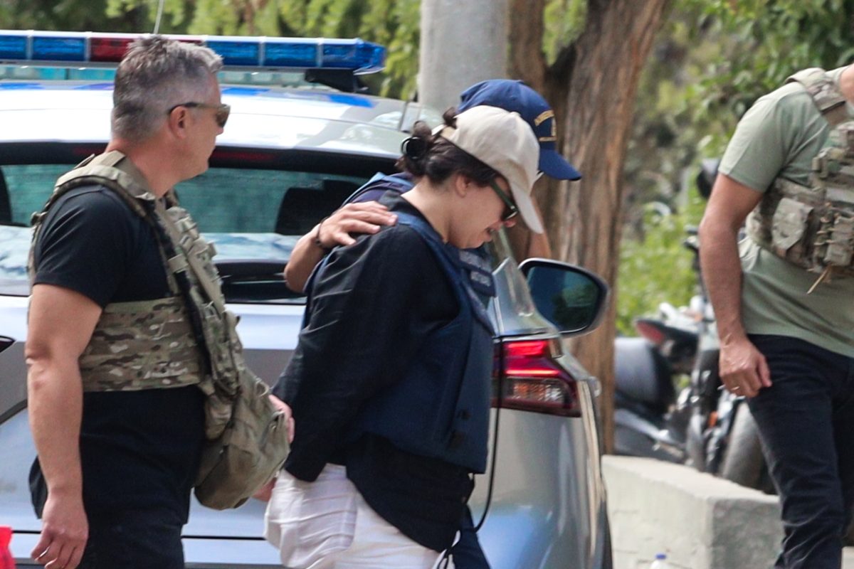 Νεκρό κοριτσάκι στο Π. Φάληρο: Κλαίγοντας στον ανακριτή η 32χρονη – Απολογείται για τη δολοφονία της κόρης της