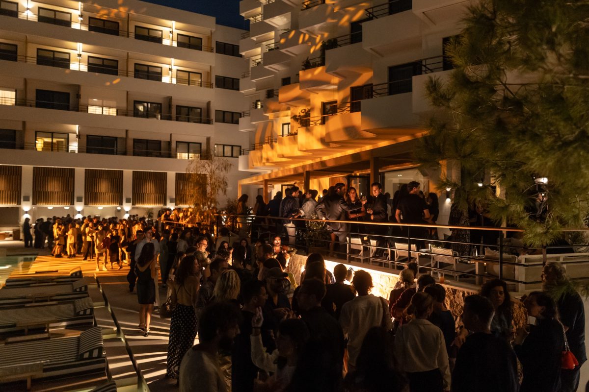 Ace Hotel & Swim Club Athens: Το τελευταίο golden hour event του καλοκαιριού στην Αθηναϊκή Ριβιέρα