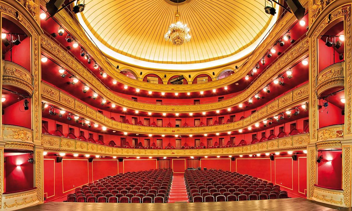 Δημοτικό Θέατρο Πειραιά: Το πρόγραμμα για τη σεζόν 2025-2026 (+5 παραστάσεις που ανυπομονούμε να δούμε)