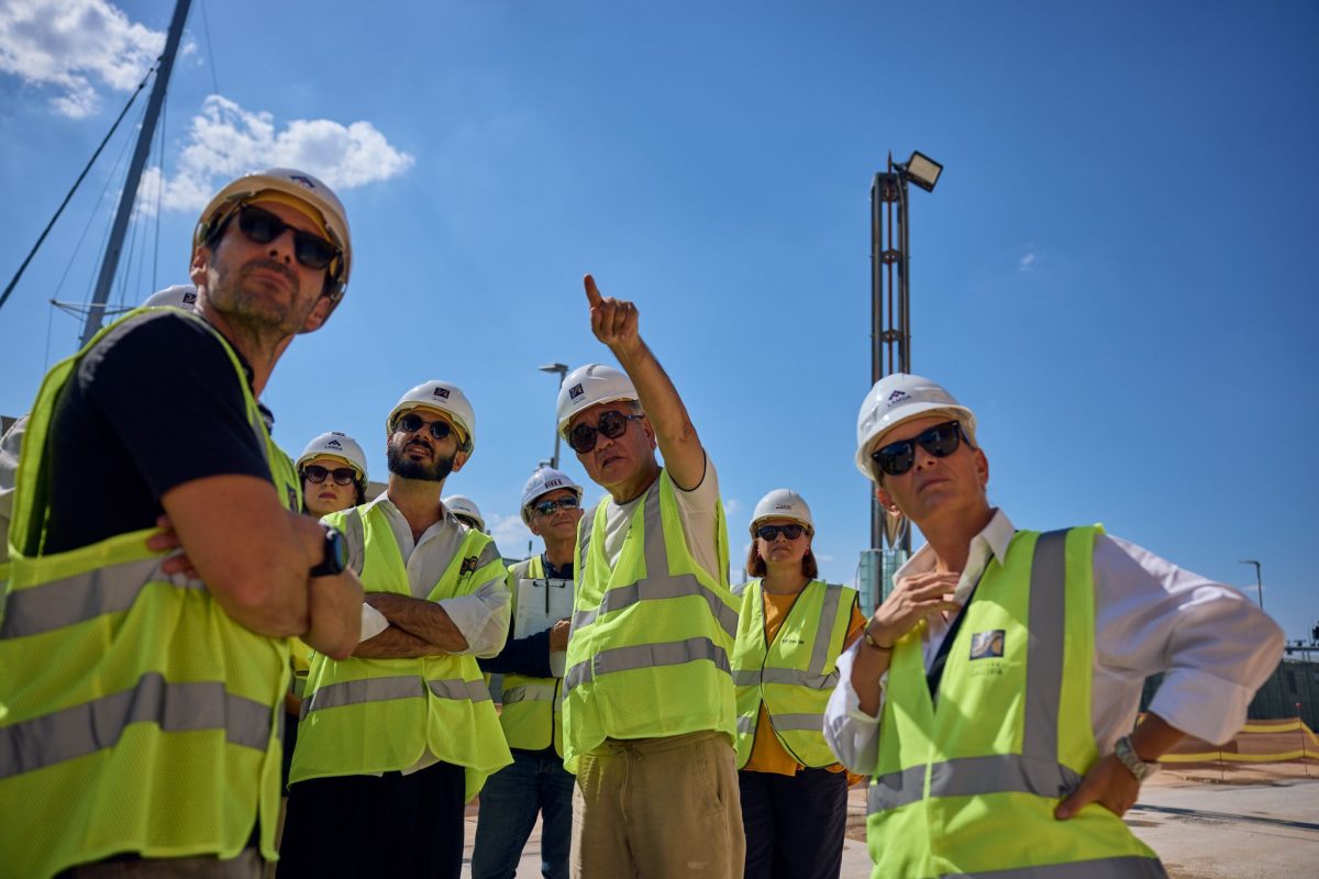 Στο εργοτάξιο της Riviera Galleria ο Kengo Kuma, ο Ιάπωνας αρχιτέκτονας πίσω από το έργο