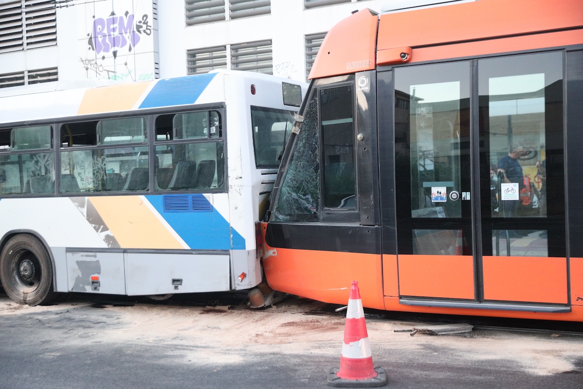 Τροχαίο στον Πειραιά: Επιβάτης του Τραμ ήταν και στο τροχαίο των λεωφορείων στη Βούλα