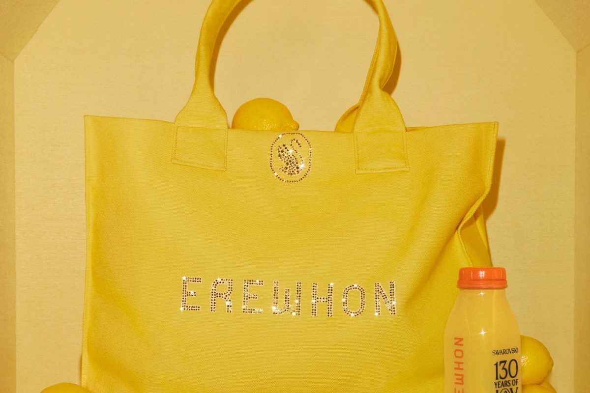 Η Swarovski γιορτάζει τα 130 Years of Joy με την εμβληματική τσάντα και τον χυμό Erewhon