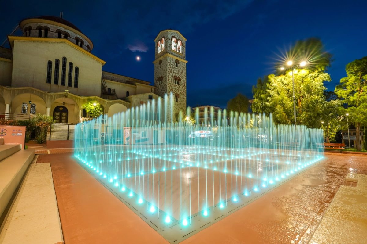 Η Γλυφάδα μόλις απέκτησε το πρώτο της διαδραστικό σιντριβάνι