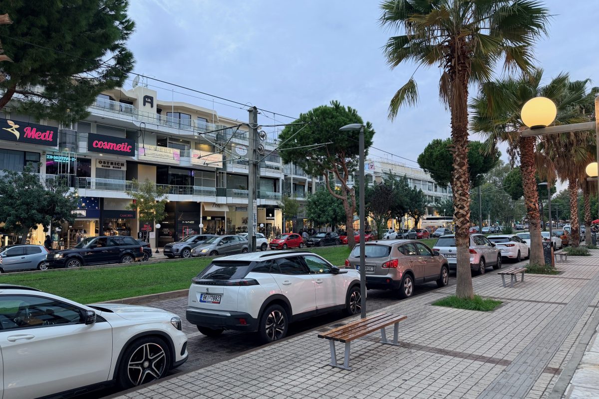 Ελεγχόμενη στάθμευση: Τι υποστηρίζει ο Εμπορικός Σύλλογος Γλυφάδας για το νέο σύστημα