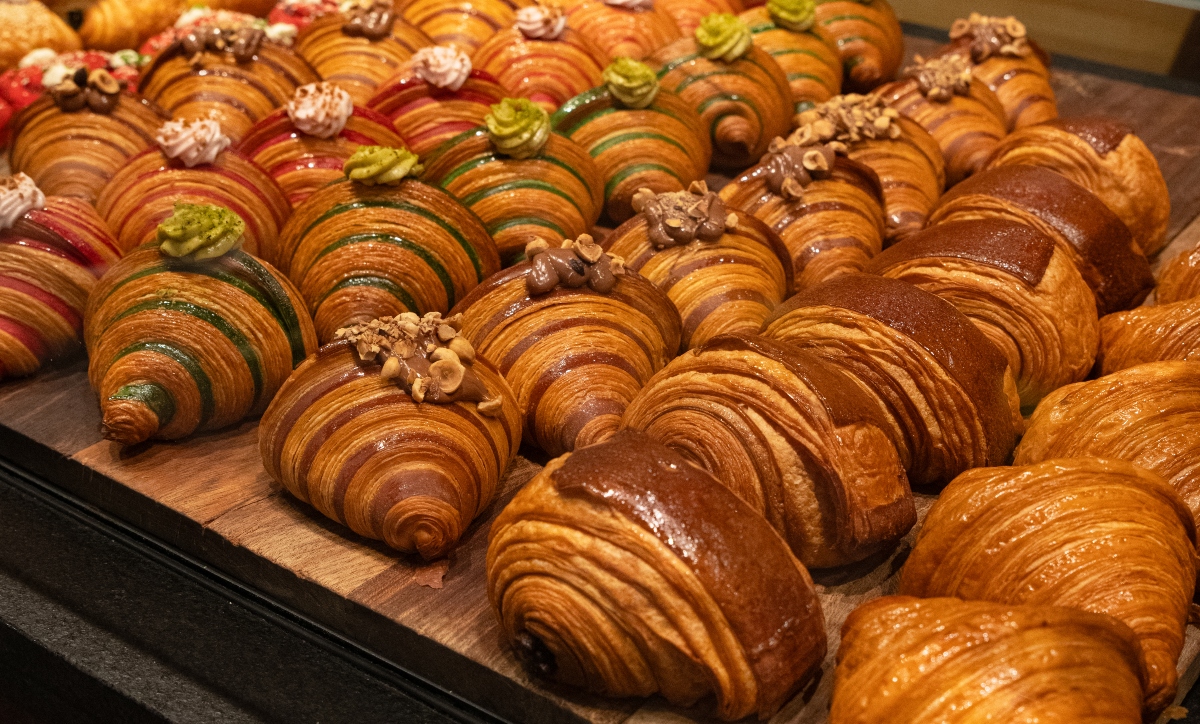 Σόβολος: Εκεί που πάντα μυρίζει Κυριακή, τώρα ψήνεται το καλύτερο κρουασάν της Αθήνας