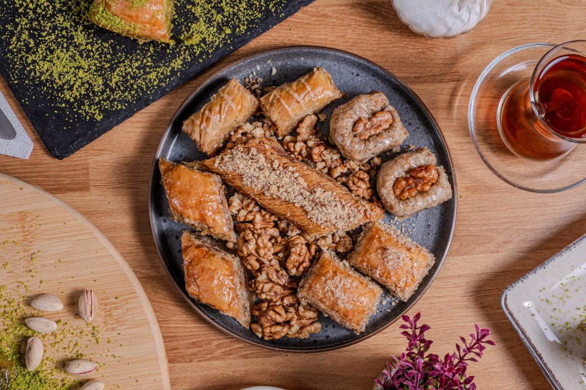 Baklava Bakery & Coffee: Στο νέο στέκι της Γλυφάδας για μπακλαβά, κιουνεφέ και ανατολίτικο πρωινό