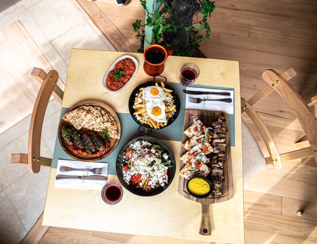 A local’s food and drink guide to Nea Smyrni: Brunch, pizza, meze and more