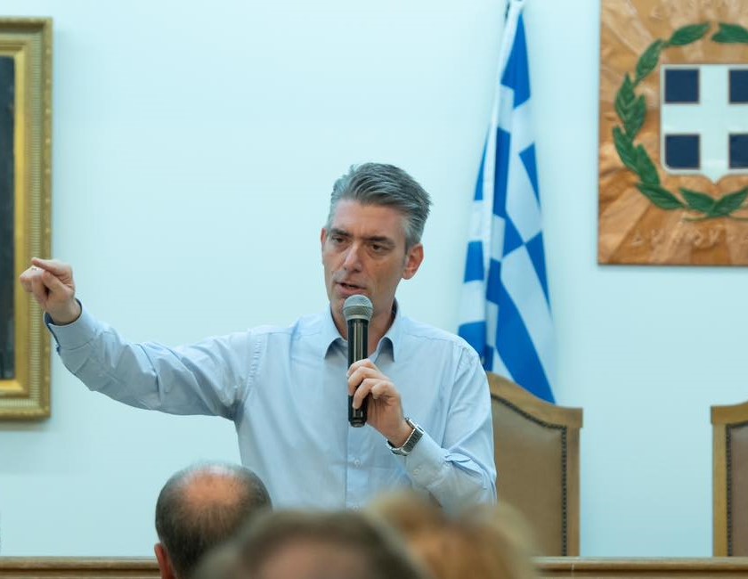 Ο Τάσος Γαϊτάνης συνομίλησε με δημότες στο Δημαρχείο Γλυφάδας