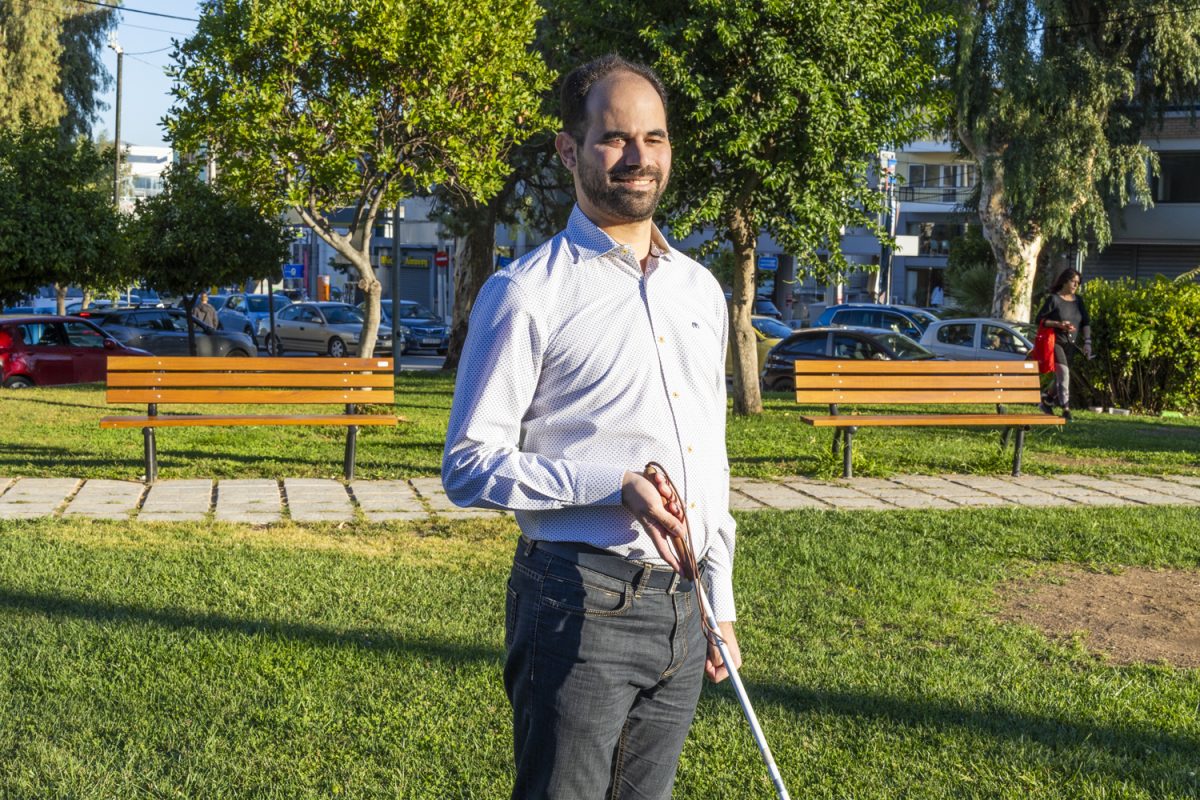 Βαγγέλης Αυγουλάς: Ο τυφλός δικηγόρος που βλέπει τη ζωή «με άλλα μάτια»