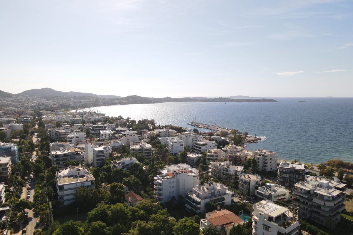 «Έξοδος» των κατοίκων των Νοτίων Προαστίων προς άλλες περιοχές λόγω υψηλών τιμών στα ακίνητα