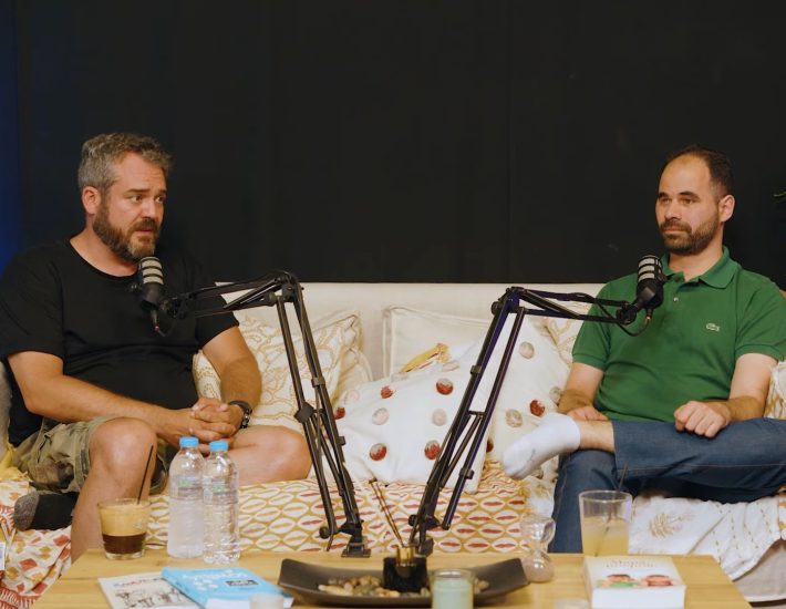 Ο Πυγμαλίων Δαδακαρίδης και ο Βαγγέλης Αυγουλάς στους “Χωρίς Παπούτσια”