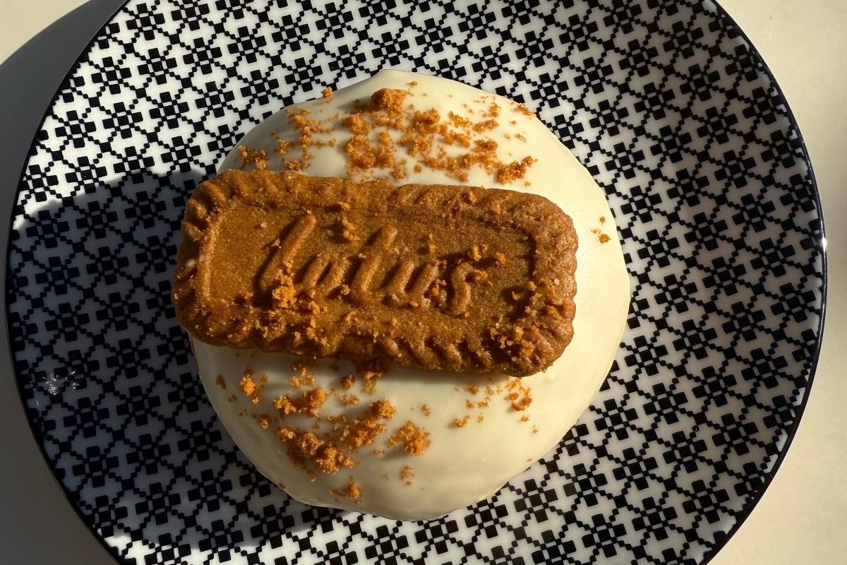 Donutsino: Tίμιο american donut, χριστουγεννιάτικα panettone, top βασιλόπιτα και καλός καφές