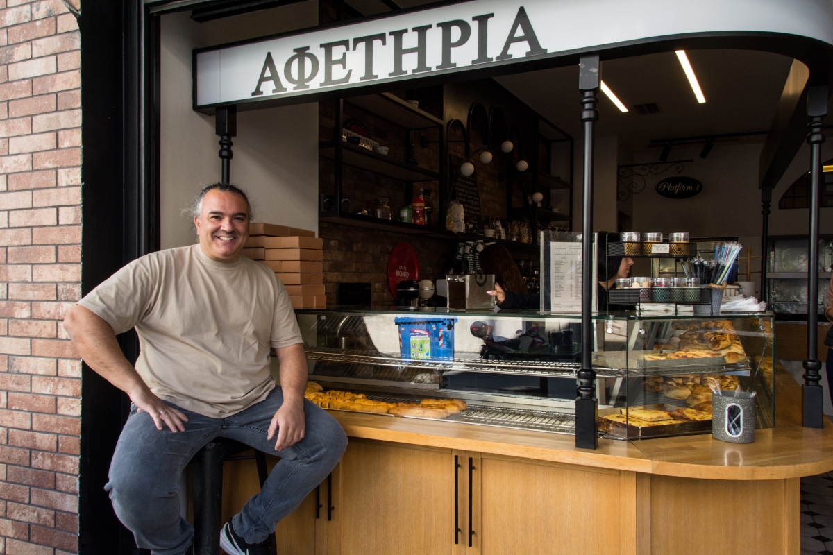 Αφετηρία: Το σφολιατάδικο στον Άγιο Δημήτριο που μεγάλωσε μια ολόκληρη γειτονιά