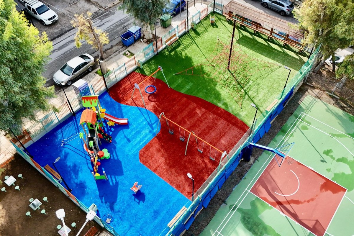 Δήμος Ελληνικού-Αργυρούπολης: Ανακαινίστηκε η παιδική χαρά στην πλατεία Ρήγα Φεραίου στον Ελαιώνα