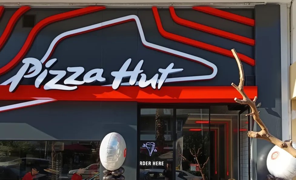 Pizza Hut returns to the Southern Suburbs of Athens
