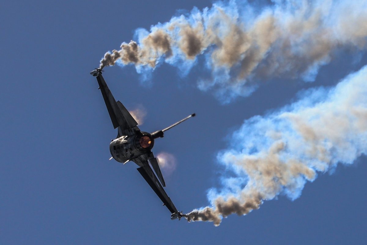 Παλαιό Φάληρο: Εντυπωσιακό το airshow για τη γιορτή της Πολεμικής Αεροπορίας στον Φλοίσβο